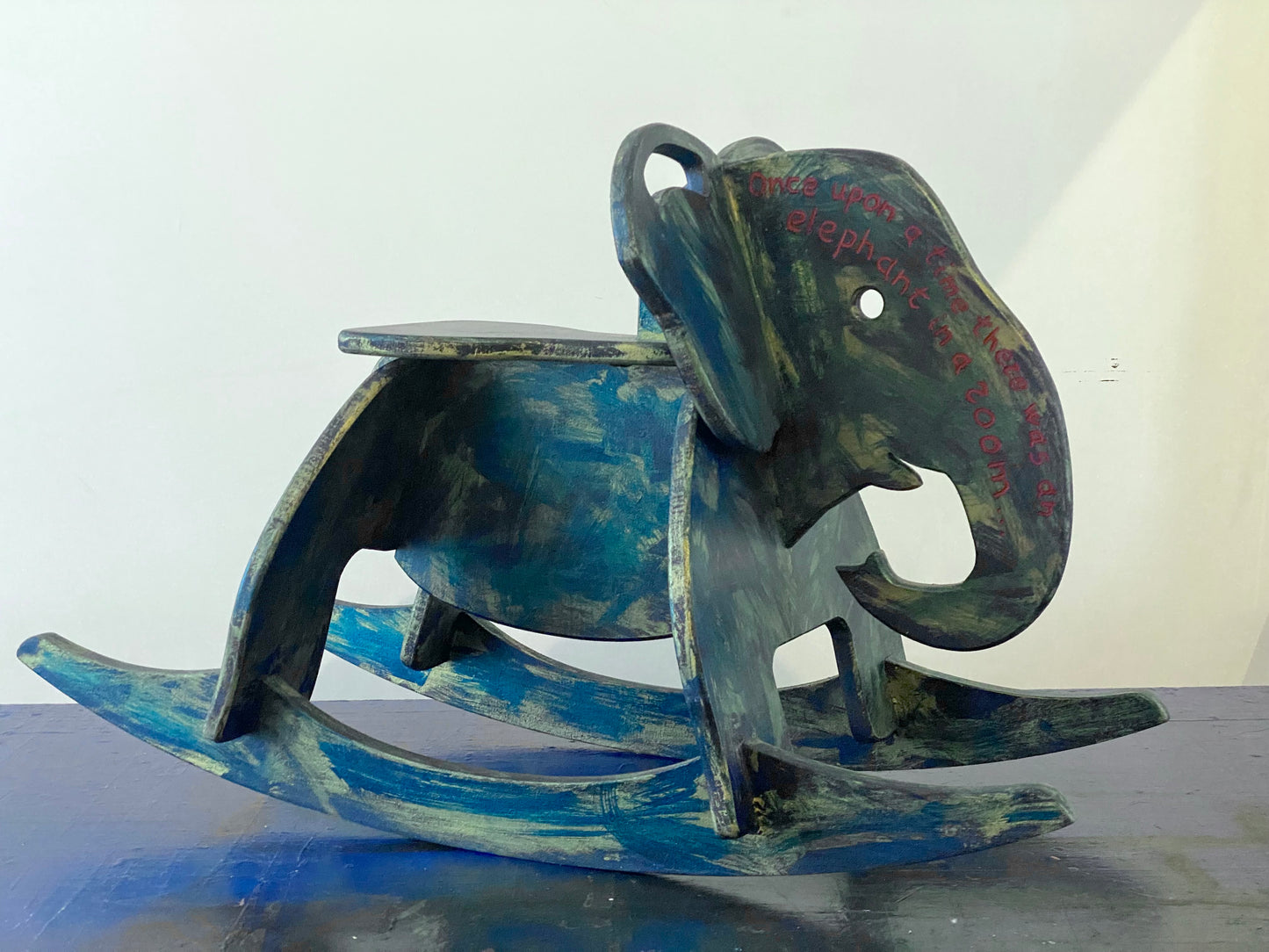 Schaukelelefant: „Es war einmal“