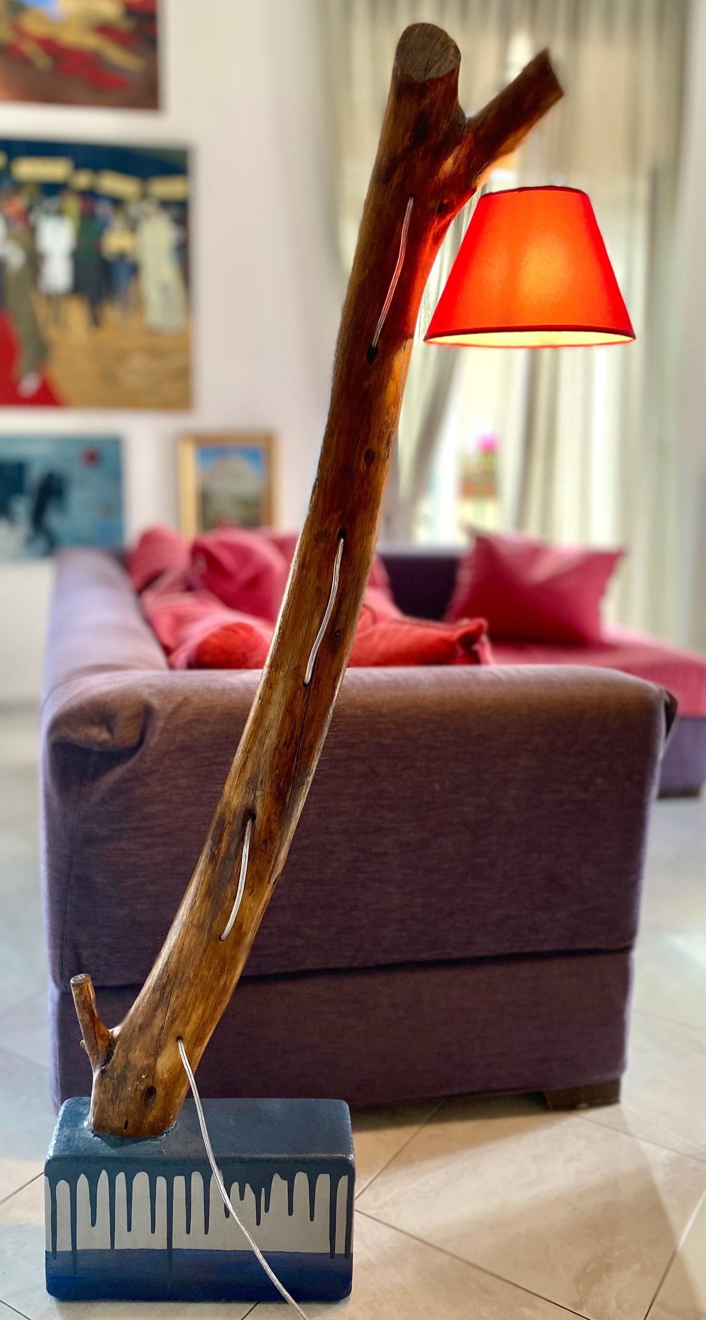 Lampe: Strahlende Zukunft auf vergossenem blauen Blut