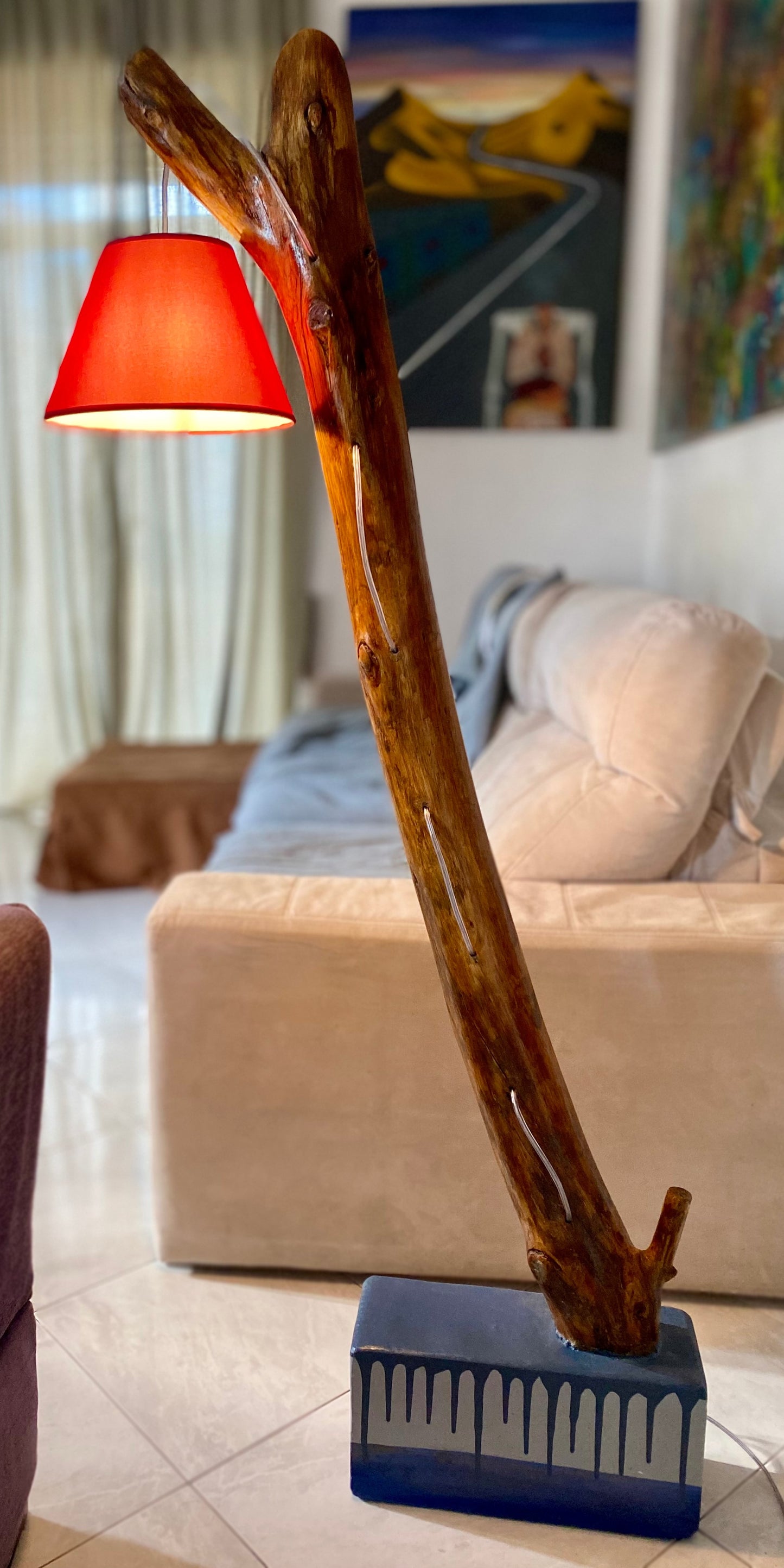 Lampe: Strahlende Zukunft auf vergossenem blauen Blut