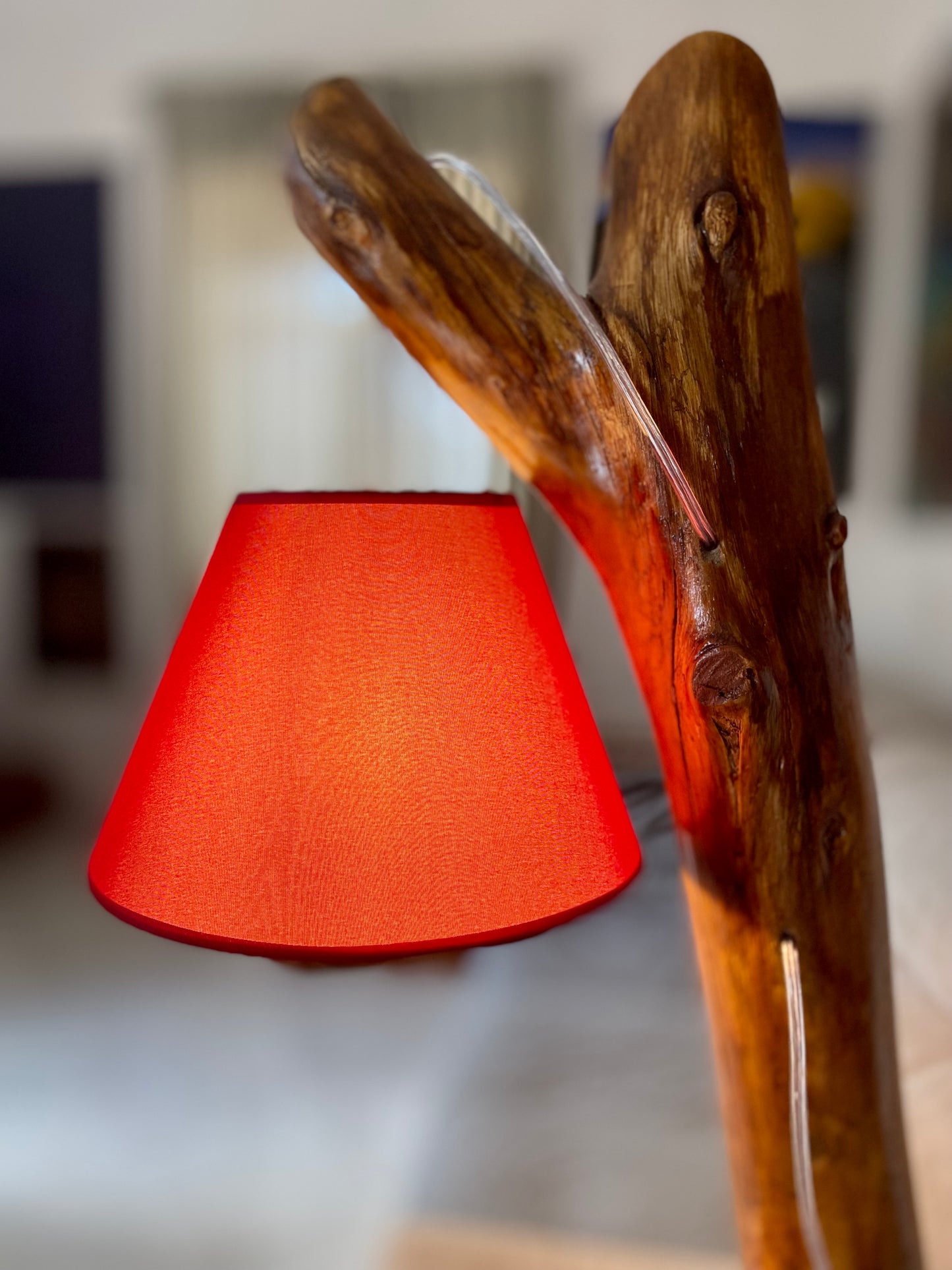 Lampe: Strahlende Zukunft auf vergossenem blauen Blut