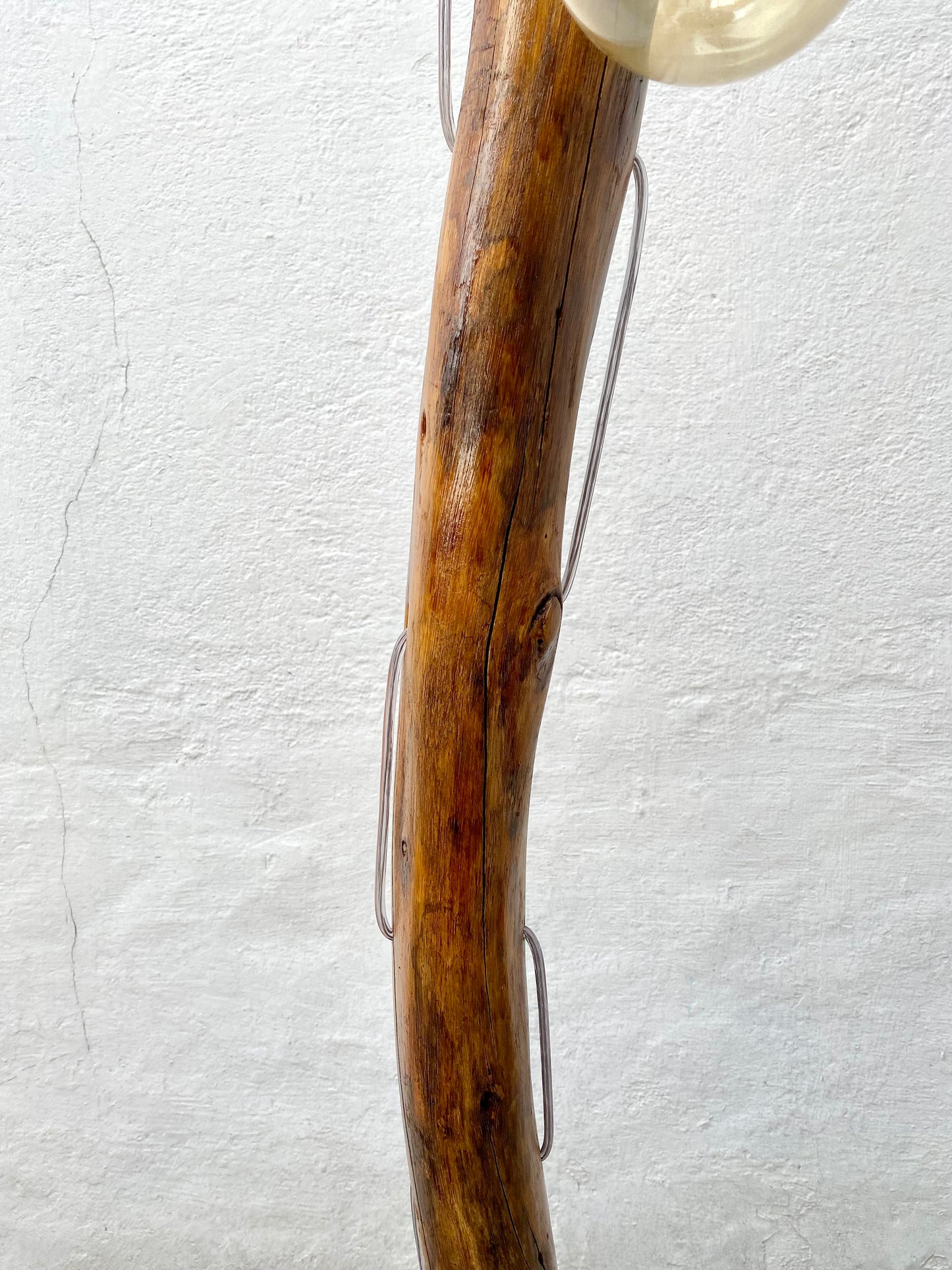 Lampe: Strahlende Zukunft auf vergossenem blauen Blut