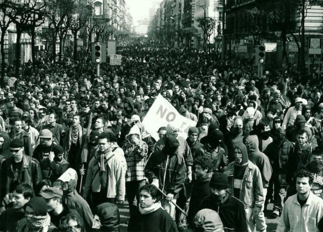 002 LE - No Global Forum, Napoli 2001