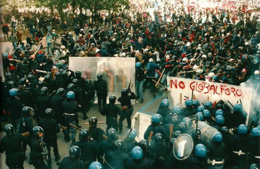 016 - Riot - No Global Forum, Napoli 2001