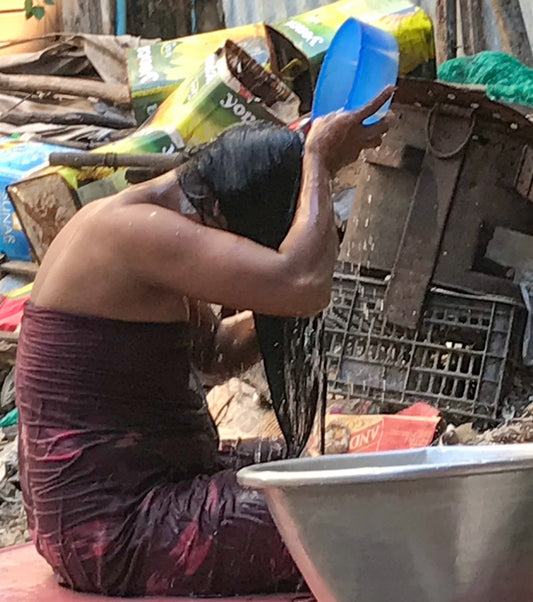 085 – Dusche in der Müllkippe, Burma